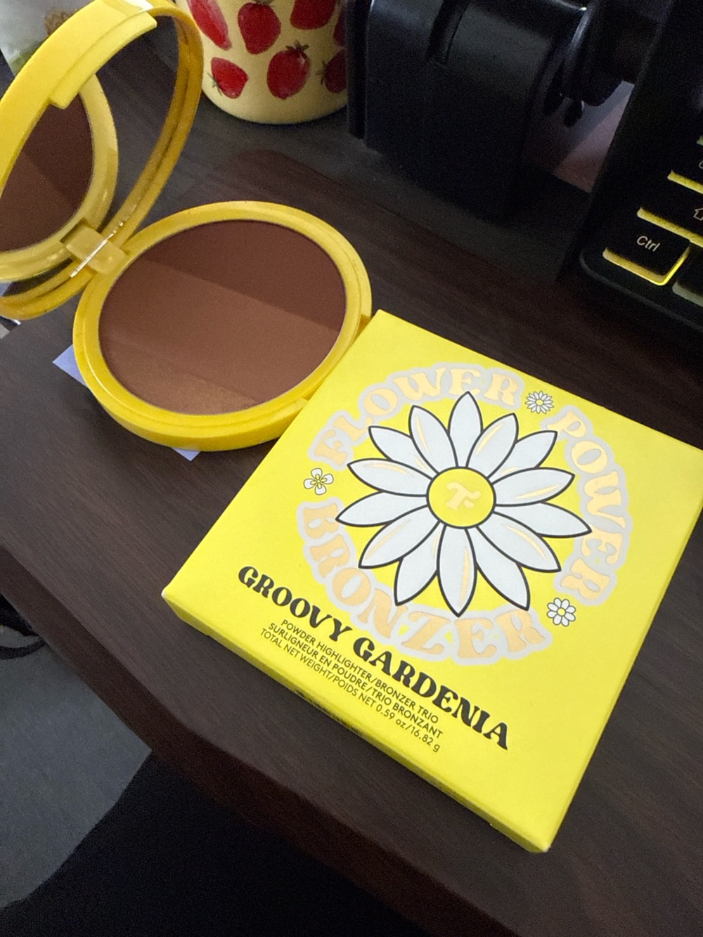Trixie Flower Power - Groovy Gardenia bronzer palette